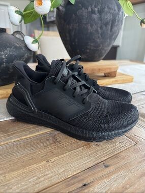 ⚡️⚡️SOLD⚡️⚡️adidas Black Knit Running Sneakers with Support Cage